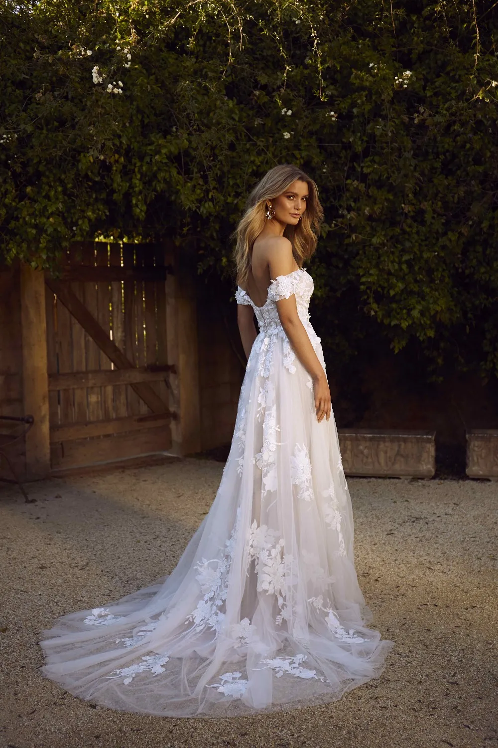 ELORA-ML8518-SWEETHEART-NECKLINE-BALL-GOWN-IN-FLORAL-LACE-AND-TULLE-WITH-DETACHABLE-STRAPS-STRAPLESS-WEDDING-DRESS-MADI-LANE-LUV-BRIDAL-3-1