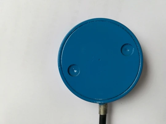 

Customized Pressure Sensor measuring range 250 kPa and a diameter around 52mm( It depends on the the technology) with 6M cable