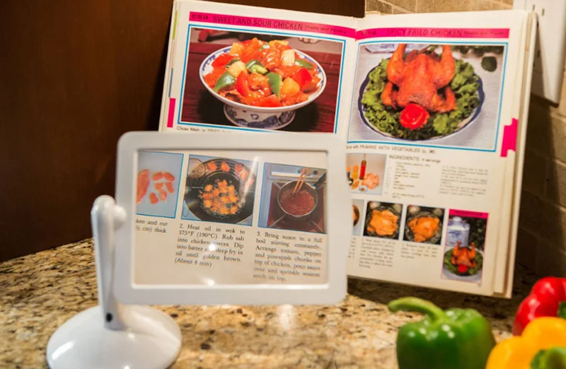 LED-Screen-Page-Magnifier-Brighter-Reading-Viewer-Screen-Loupe-Hands-Free-LED-Magnifier-Up-to-3X (2)