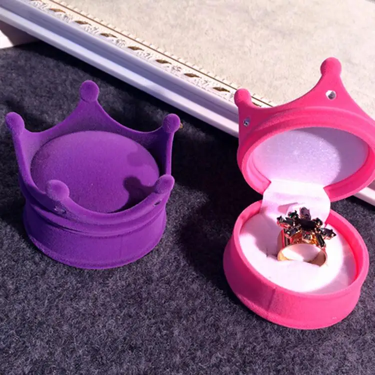 

Chic Luxury Velvet Princess Crown Shape Stand For Earrings Ring Pendant Jewelry Case Organizer Gift Box RING-0242