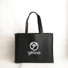 Изготовленный на заказ логотип обрабатывается подарочные пакеты поставщики многоразовые черные нетканое полотно сумка для угощений giveaways Упаковка Бумажные соломинки для напитков