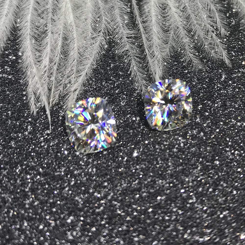 

Equivalent Diamond Carat Weight 2 Carats 7.5mm*7.5mm F Color Square Cushion Cut Moissanite Loose Stone