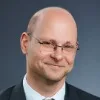I***.
