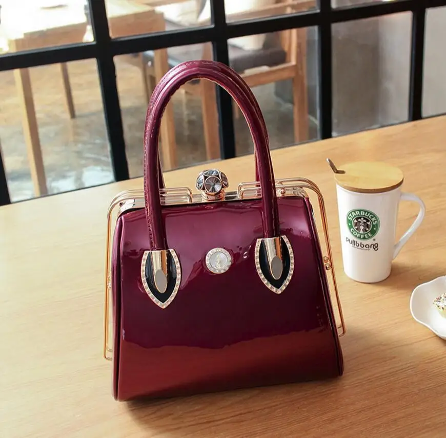 

2017 new fashion patent leather lock female bao chao bright red wedding bridal package design package evening bags