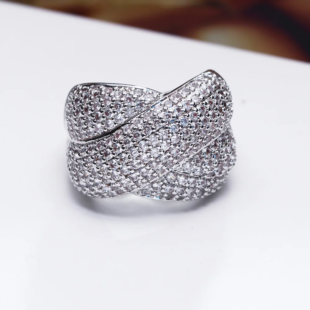 DreamCarnival 1989 Micro Pave Zircon Setting Stones Quality Cross Shape Trendy Design White Crystal Ladies Cheap Wedding SJ14369