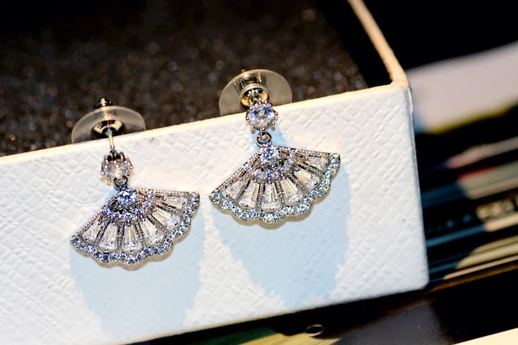 

2019 New SALE 925 silver Wild fan Earrings Female Crystal from Swarovski Full of small Temperament Wild Anti-allergic