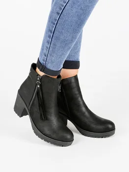 

With hinges and block heel Booties