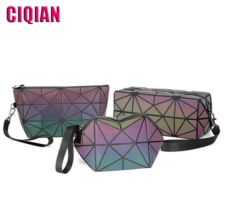 

HOT ! Luminous Bag 2019 New Women Geometric handbag Small Coin purse/ make-up bag for girls cute Shinning bag Free Shipping