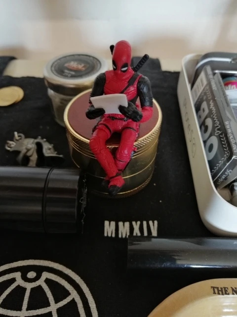 Disney Marvel X-Men Deadpool 2 Action Figure Sitting Posture