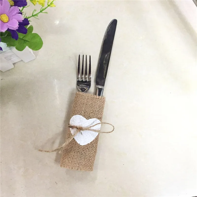 

100pcs Jute Burlap Mat 10.5*10.5cm Love Heart Knife And Fork Cutlery Pocket Holder Rustic Wedding Table Decoration