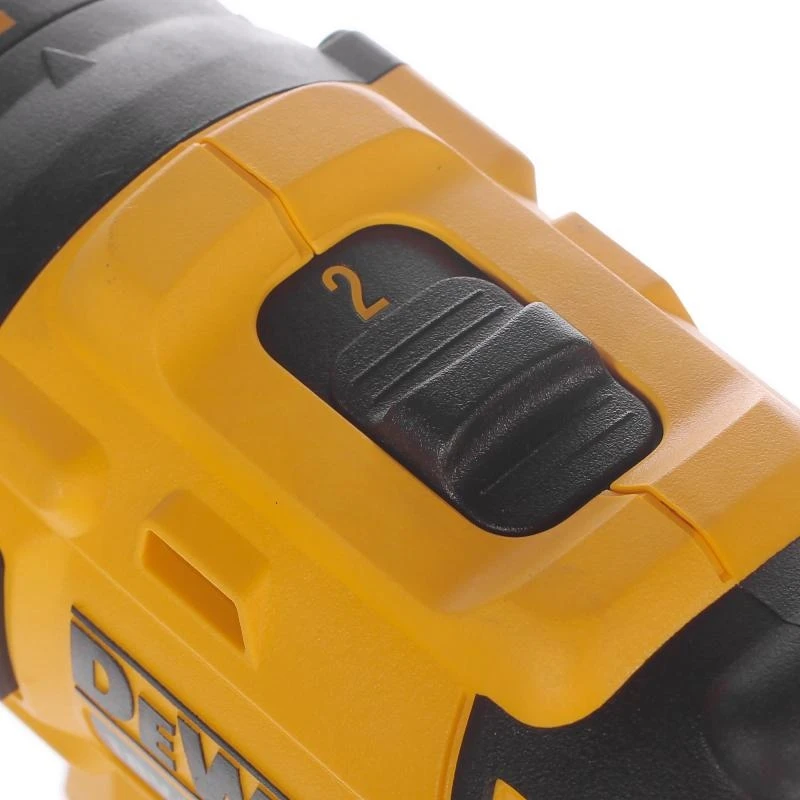 Дрель-шуруповерт аккумуляторная DeWalt DCD778S2T (2 Li-Ion батареи напряжение 18В, 2 скорости, крутящий момент до 24 Нм, 15-ти позиционный регулятор крутящего момента, светодиодная подсветка, реверс, кейс)