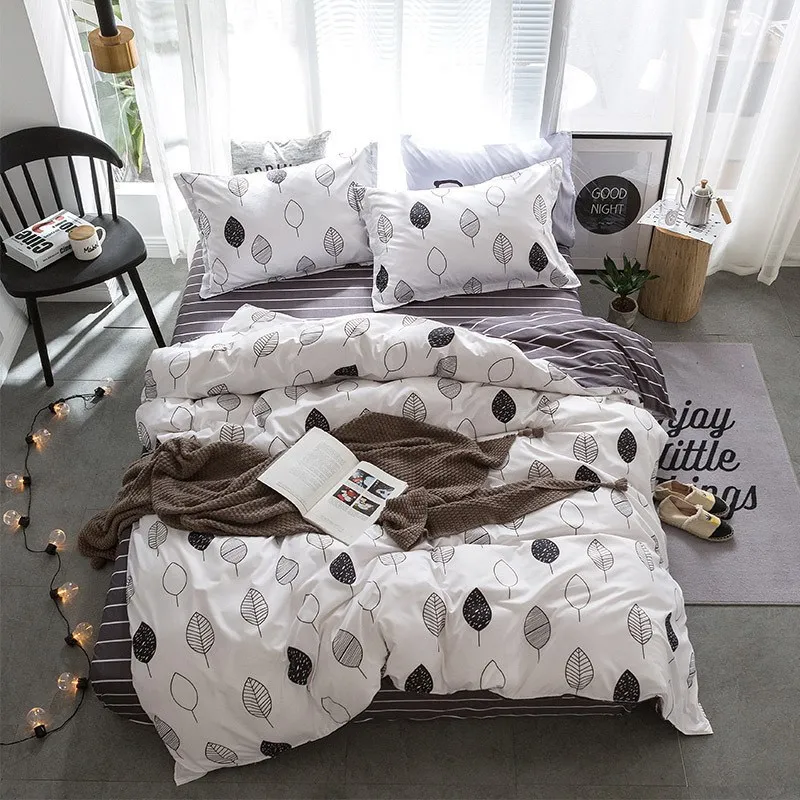 

Ins Noric Style White Cartoon Christmas Elk 3/4pcs Bedding Sets Contain Duvet Cover Bed Sheet Pillowcase Students Bedding Set