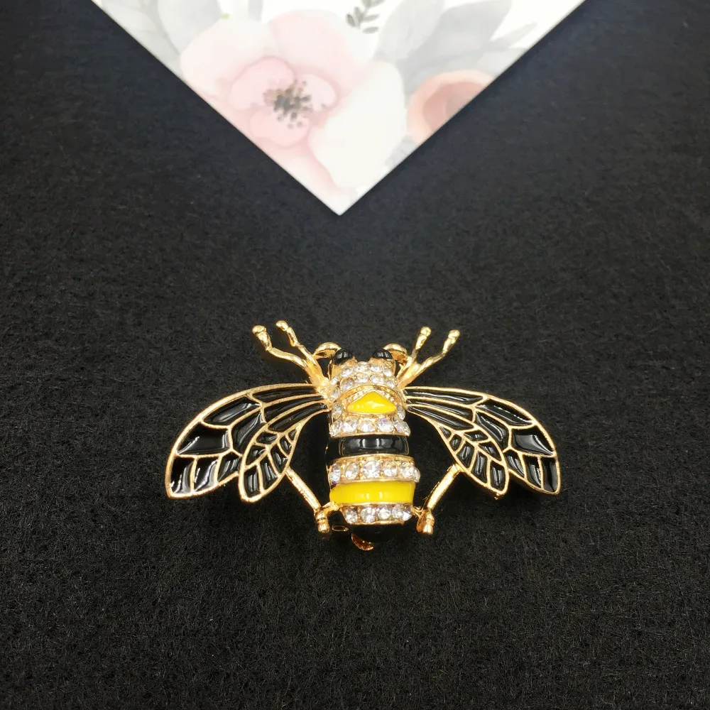 

New Vintage Cute Insect Bee Brooches Fashion Enamel Animal Brooches Banquet Sweater Hat Scarf Collar Pins Jewelry Gift