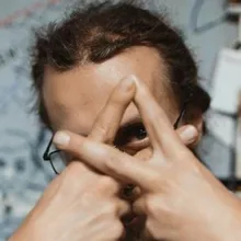 V***.