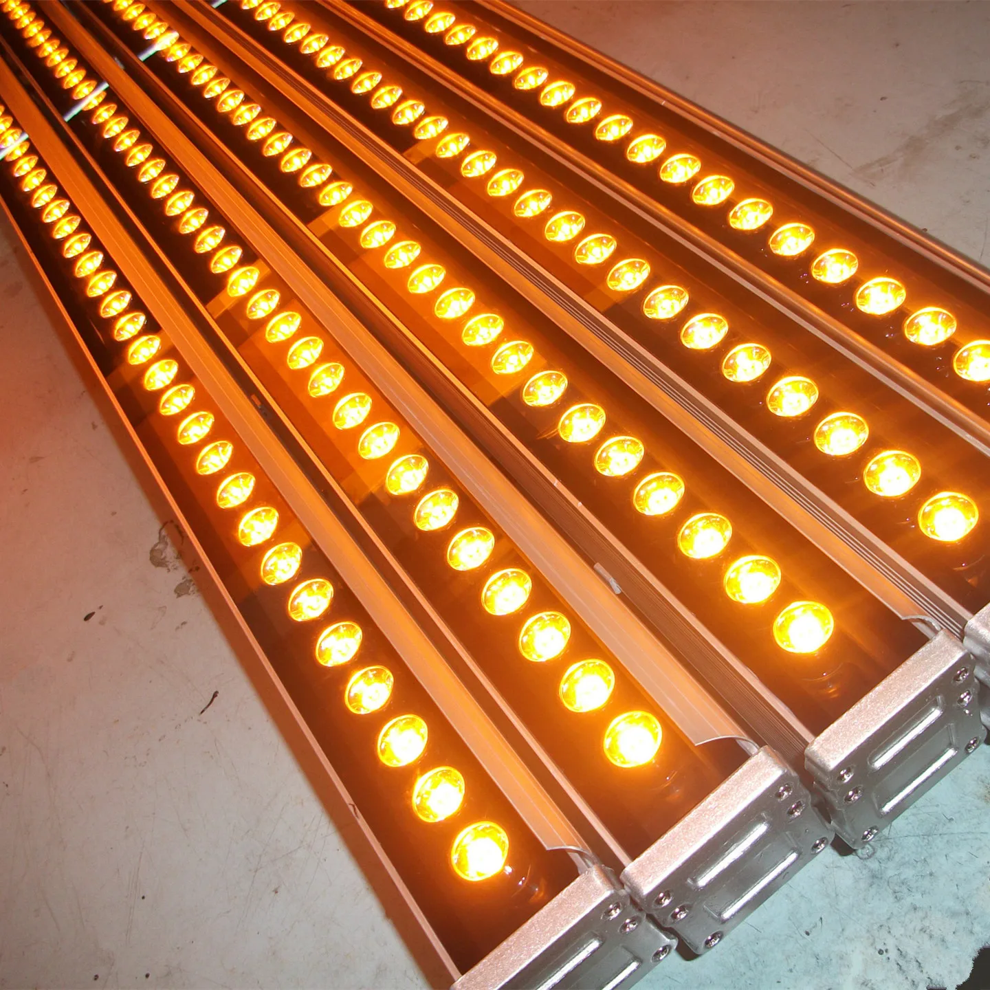 

led wall washer light 24*3W 72W RGB color controlled by DMX512 51*58*1000mm UDDALight 10% off