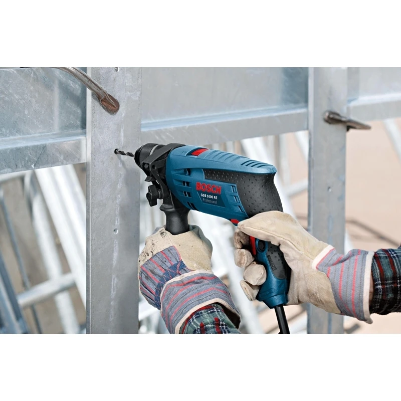 Дрель ударная Bosch GSB 1600 RE (Мощность 701 Вт, 26270 уд/мин, реверс, скорость 3000 об/мин, диаметр патрона 1.5-13 мм)