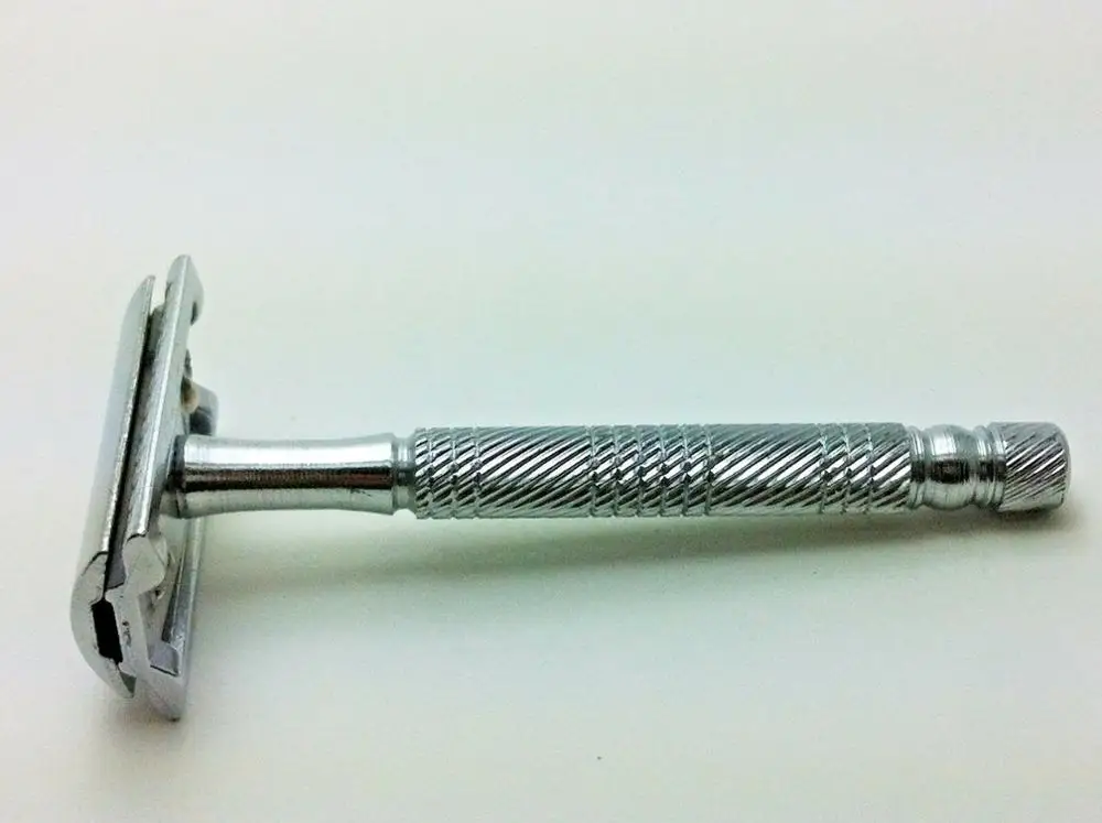 

CLASSIC WET SHAVE SAFETY RAZOR with 5 Piece gift Double Edge Blades ,long handle