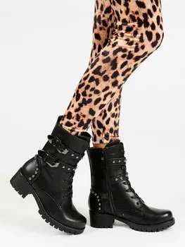 

Amphibians with straps and studs