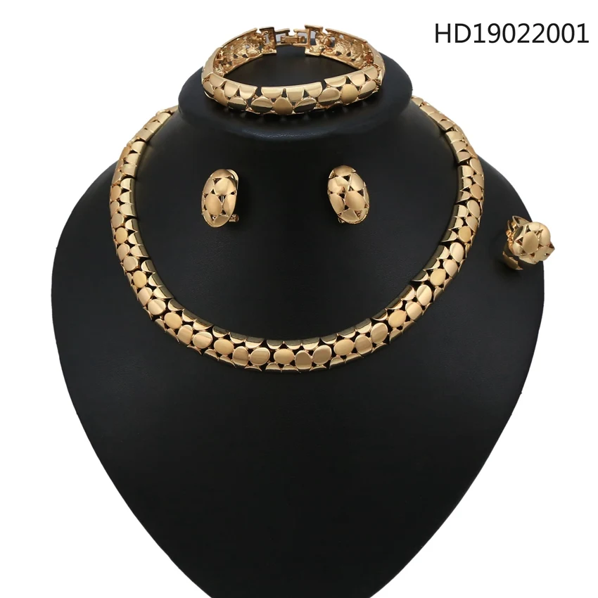 

Antique Costume Jewelry Golden Colour Necklace Set Gold Color Necklace Set Online Party Wear Necklace Set