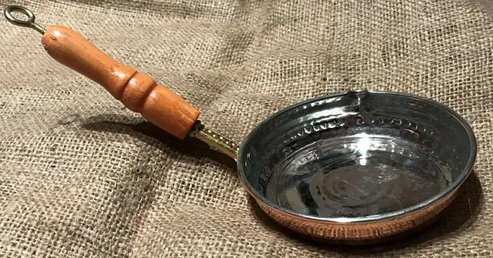 

Hand Made wooden handle Copper Pan Sauces , Saute Pan , for Restaurants & Kitchens