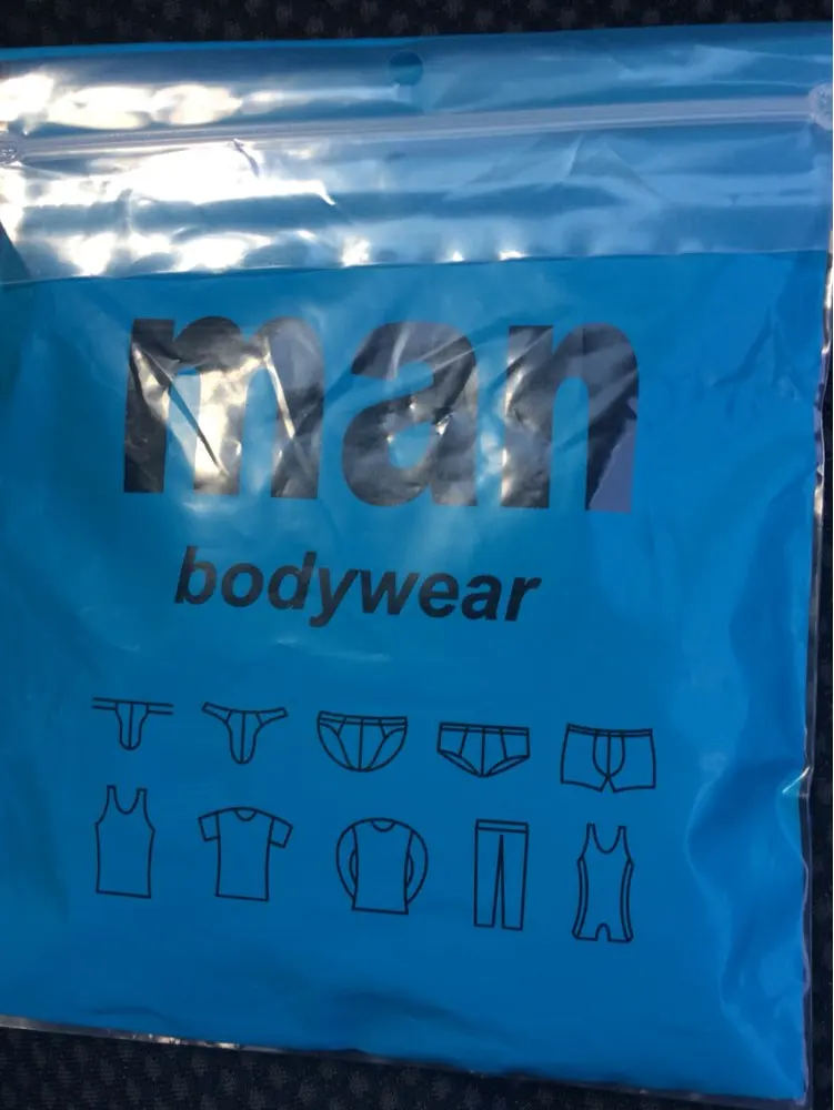 отдельный пакет. покупатель с пакетом. › товары для дете. полиэтиленовые пакеты с логотипом. фирменный пакет с логотипом.