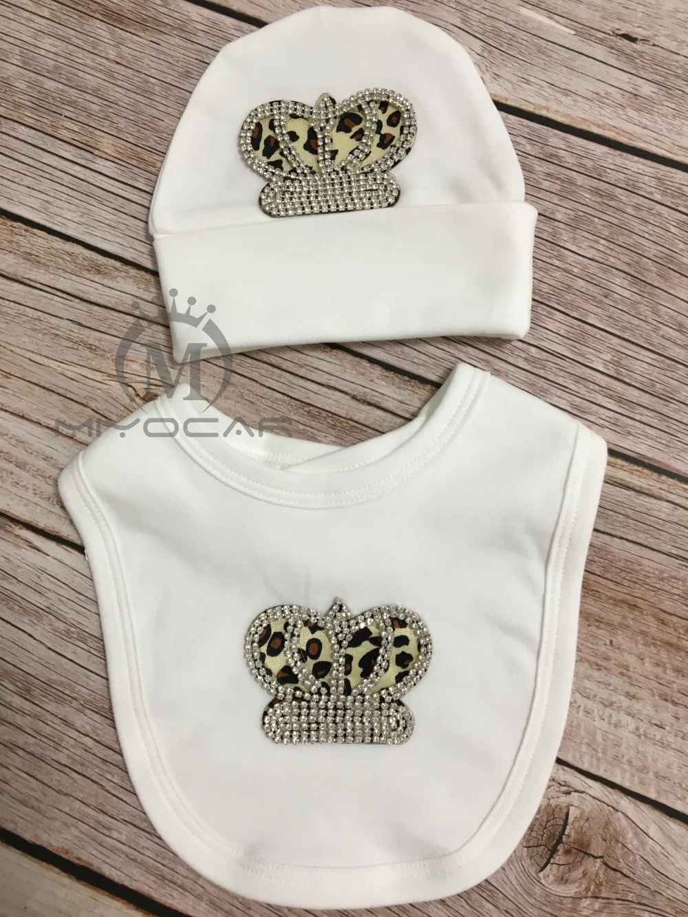 

MIYOCAR 0-6m cotton fashion crown rhinestone baby hat and bib bling set unique design baby shower gift bling baby cothes HB8