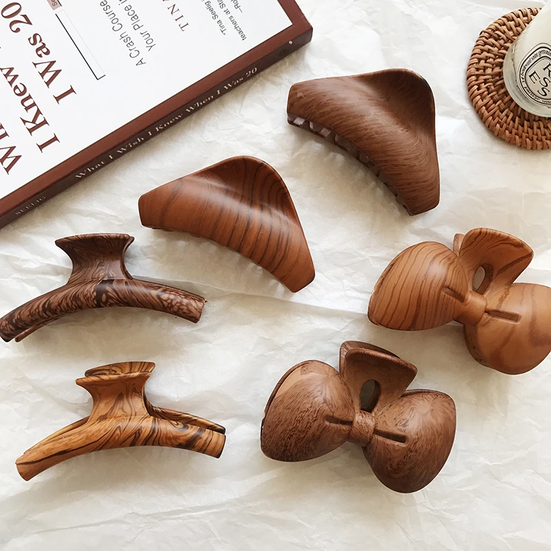 

New Woman Retro Acrylic Wooden Scratches Color Fresh And Personality Easy Matched Hair Claws Girls Hair Accessories