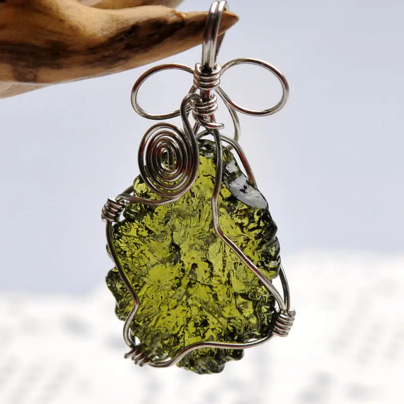 Лидер продаж + natural moldavite зеленый аэролиты кристалл камень кулон энергии apotropaic7g