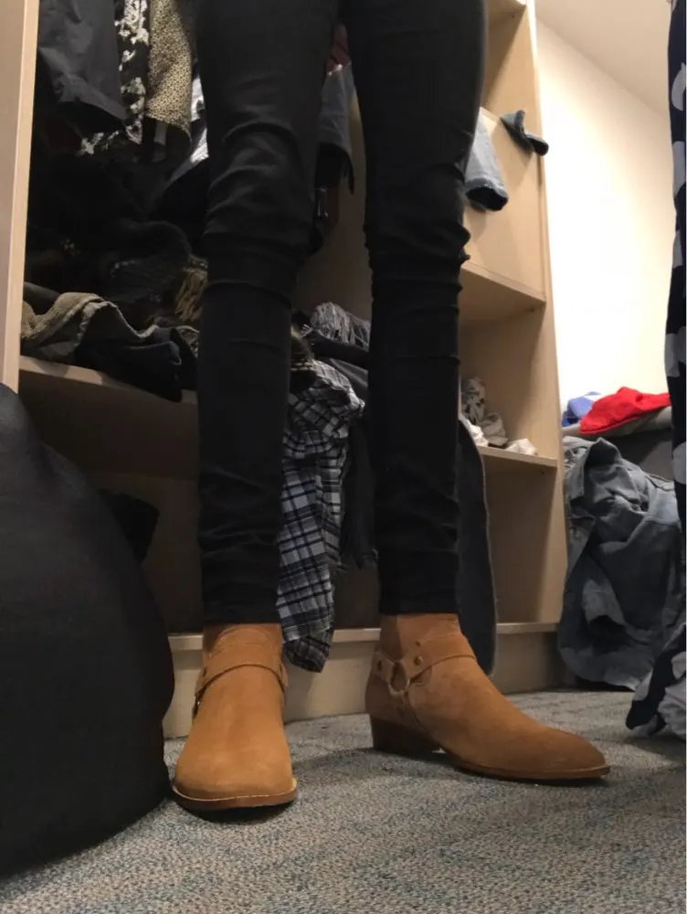 saint laurent wyatt on feet