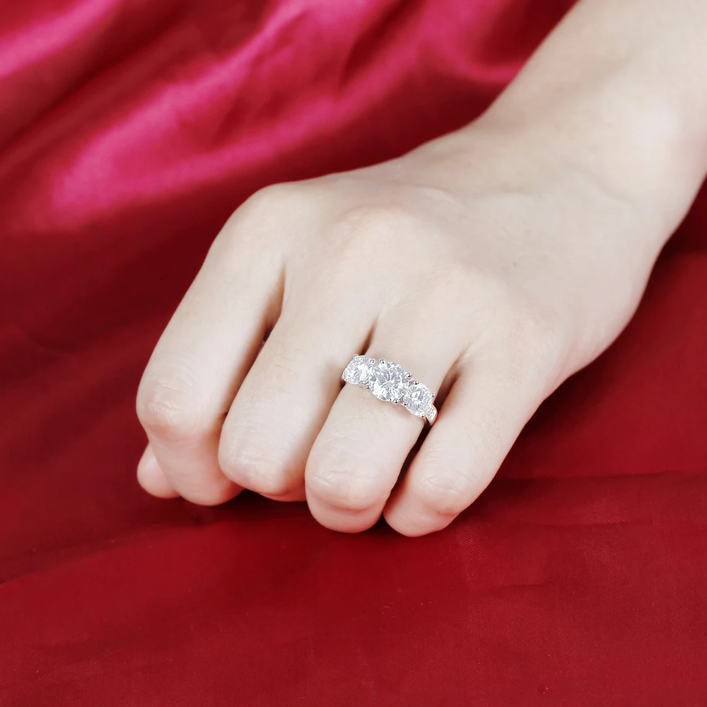 moissanite 3 stone emgagement ring (9)