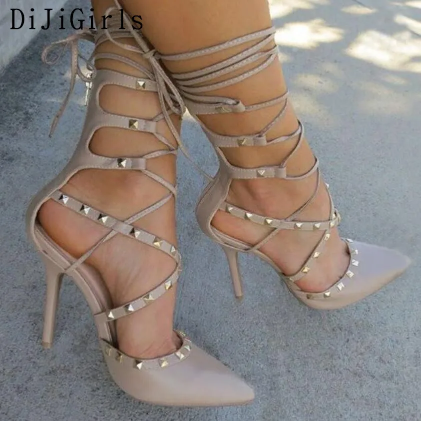 online DiJiGirls Novo Estilo Romano Sandálias Mulheres Bombeia Botas Sexy Ladies Oco Cruz Rendas Até Rebites Estilete Sapatos de Salto Alto Mulher