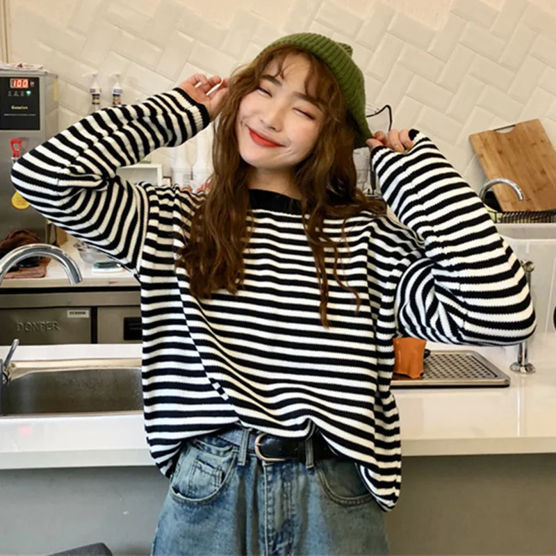 

South Korea's New Thin Contrast Stripes Round Neck O-neck Loose Oversized Striped Knitted Long-sleeved Sweater Women