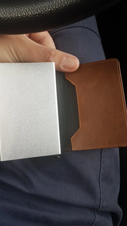 Weduoduo 2019 Men And Women Credit Card Holder RFID Aluminium Business Card Holder Crazy Horse PU Leather Travel Card Wallet photo review