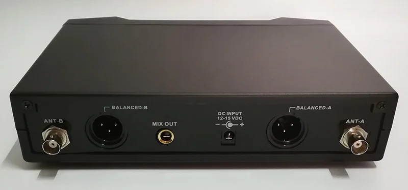 UHF المزدوج قنوات نظام ميكروفون لاسلكي مايكرو Mic ميكروفون محمول مع جهاز ريسيفر استقبال وإرسال لتدريس المؤتمر UHF المزدوج قنوات نظام ميكروفون لاسلكي مايكرو Mic ميكروفون محمول مع جهاز ريسيفر استقبال وإرسال لتدريس المؤتمر