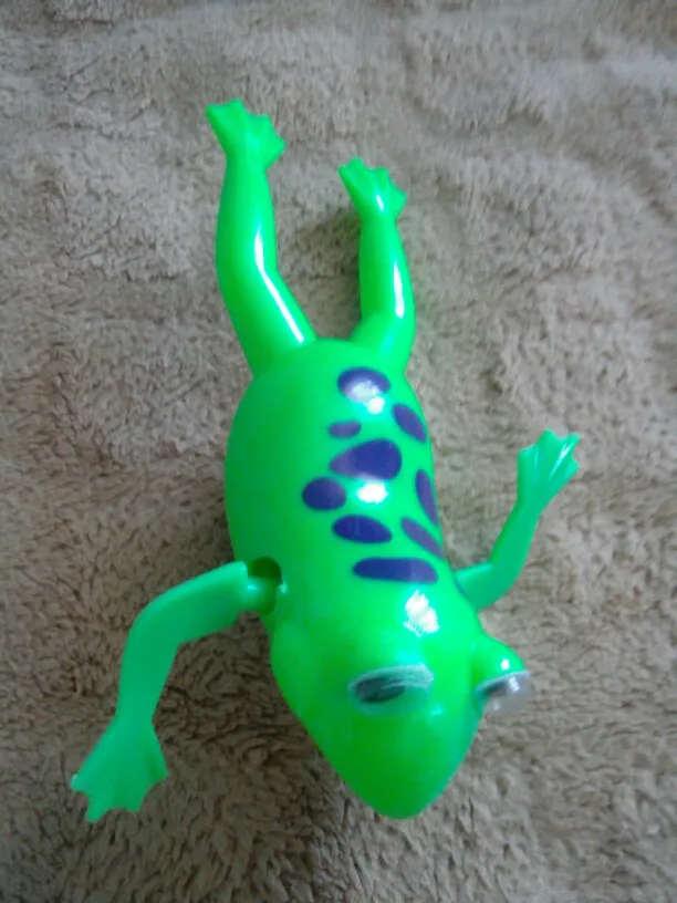 battery operated lizard toy