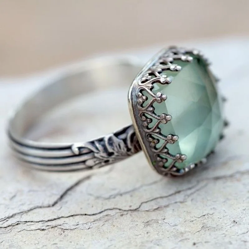

8Seasons New Fashion Female Exquisite Floral Natural Green Geometric Silver Antique Crown Style Anniversary Engagemenrt Ring