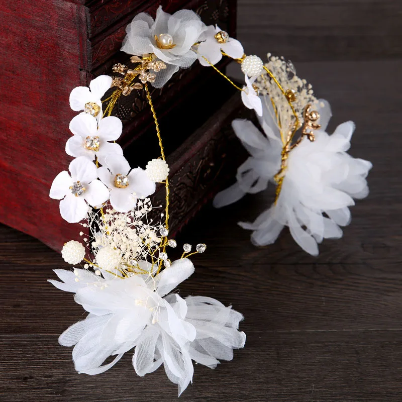 

Elegant Flower Tiaras For Bride White Silk Yarn Floral Headdress Crown Metal Headband Women Hair Ornament Wedding Accessories BH
