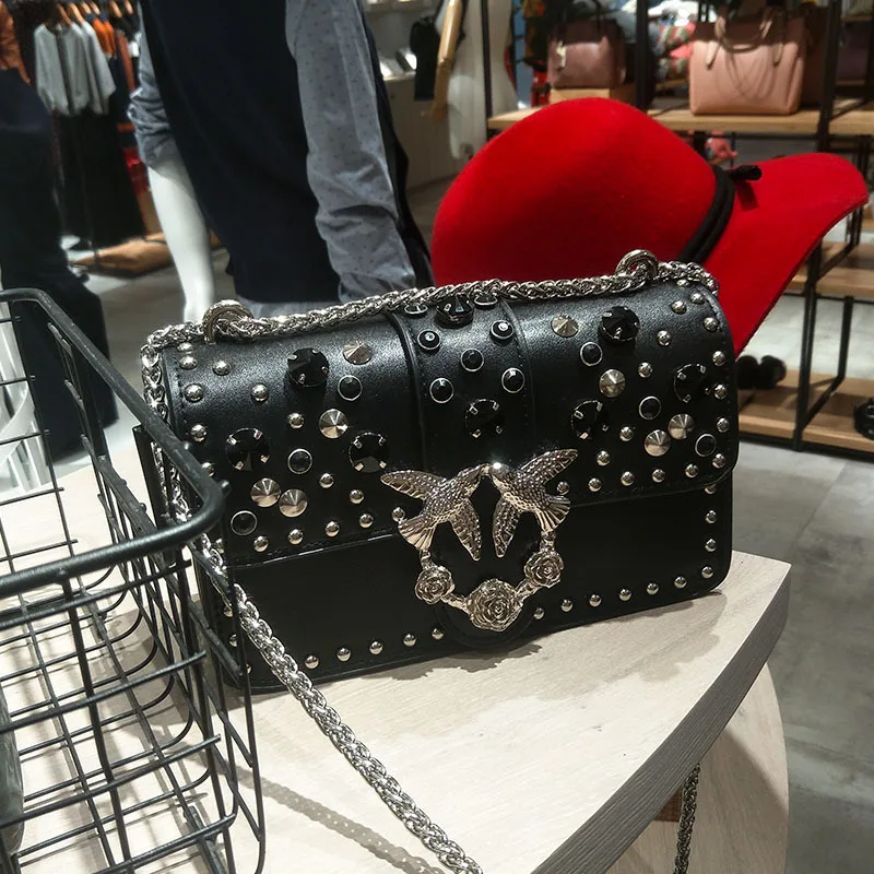 

2018 Brand Rivet Women Leather Luxury Messenger Bags Casual Chain Women Designer Handbag Diamond Ladies Shoulder Bags Sac A Main