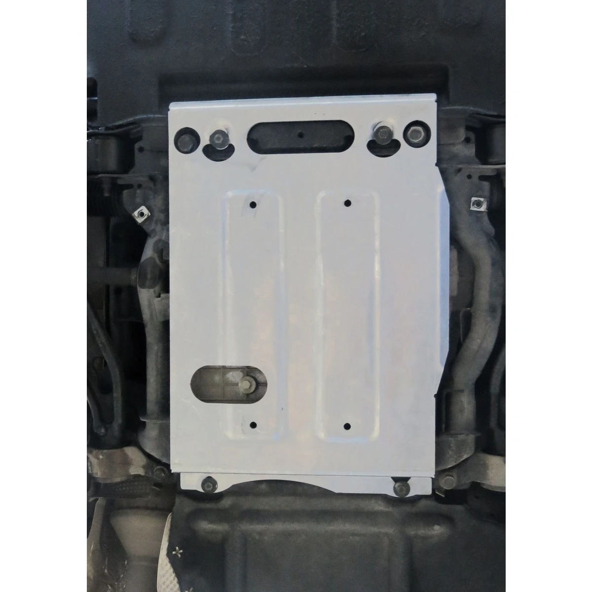Защита картера Rival 333.2734.1 для Jeep Grand Cherokee (V - 3.0; 3.0d; 3.6; 5.7 2010-2014/ V - 3.0; 3.0d; 3.6; 5.7 2014-н.в., алюминий 4 мм, крепеж в комплекте. защита днища автомобиля от повреждений)