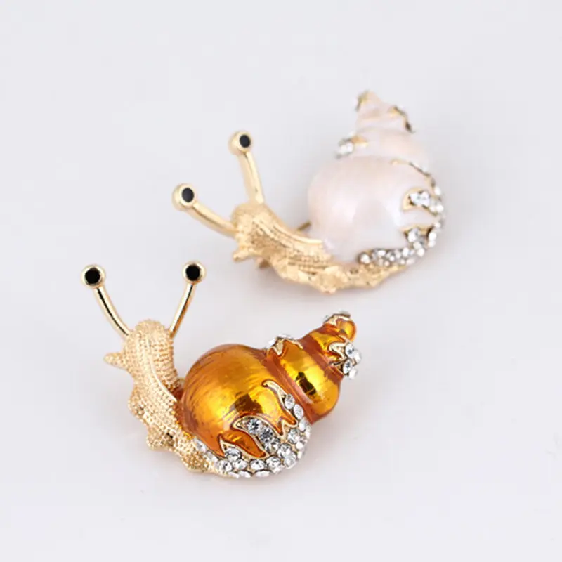 

1 PC 3.0*3.5 CM Lovely Rhinestone Snail Badge Enamel Pin On Brooch for Women Bag Dress T-shirt Blouse Lapel Accessory Decoration