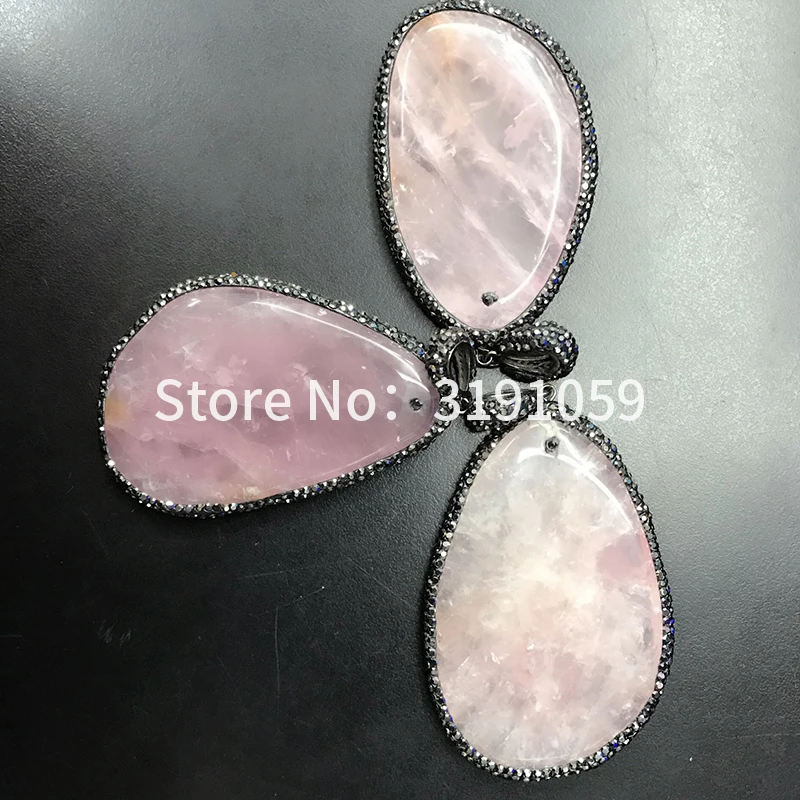 

The round natural powdery crystal pendant has a bright and attractive color, and the women's favorite jewelry is made of five ab