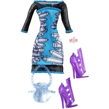 

A set of clothes and shoes for Abby bominable