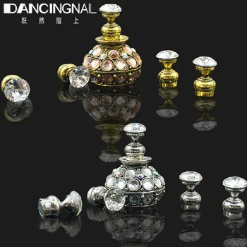 

Magnetic Nail Tip Practice Stand Base Stuck Lotus Luxury Rhinestones Alloy Holder Luxury Salon DIY Manicure Accessories 2018 New