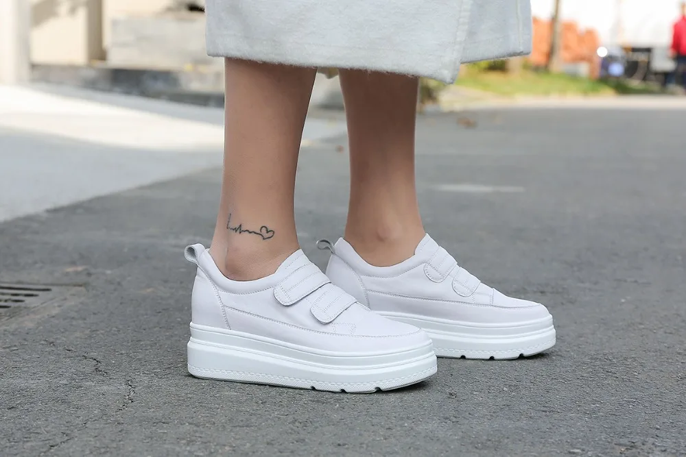 Кроссовки женские кожа белый спортивная обувь для женщин без каблука повседневное женские Сникеры на платформе парусиновая 6,5 см