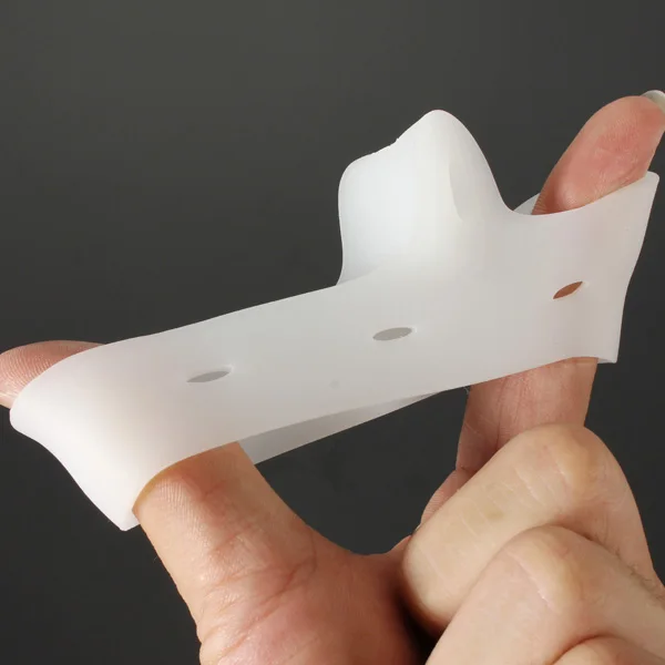 

1 pair Silicone Gel foot fingers Toe Separator thumb valgus protector Bunion adjuster Hallux Valgus Guard feet care Quality New