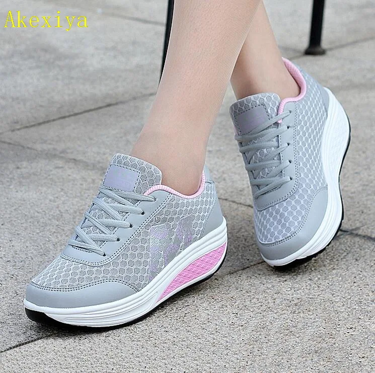 Vente Akexiya 2018 Casual femmes Chaussures Plate Forme Chaussures Plates Dame Beauté Couture Fitness Chaussure Nouvelle Tendance Santé Compensées Baskets Taille 35 40