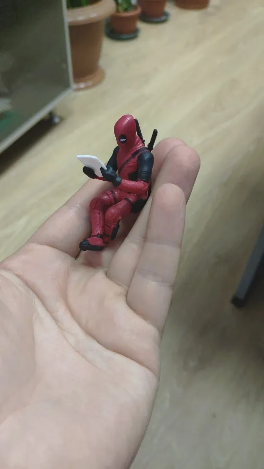 Disney Marvel X-Men Deadpool 2 Action Figure Sitting Posture