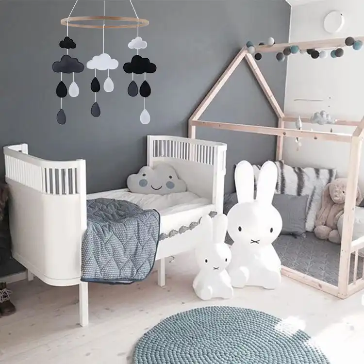 monochrome cot mobile