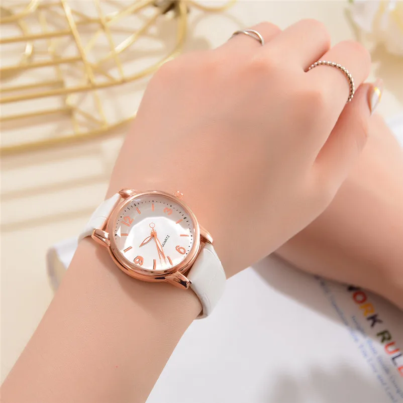 Fashion Women's Watches Retro Peacock Bracelet Sapphire Simulation Leather Band Analog Quartz Wrist Watch Montre femme Y27 (1)