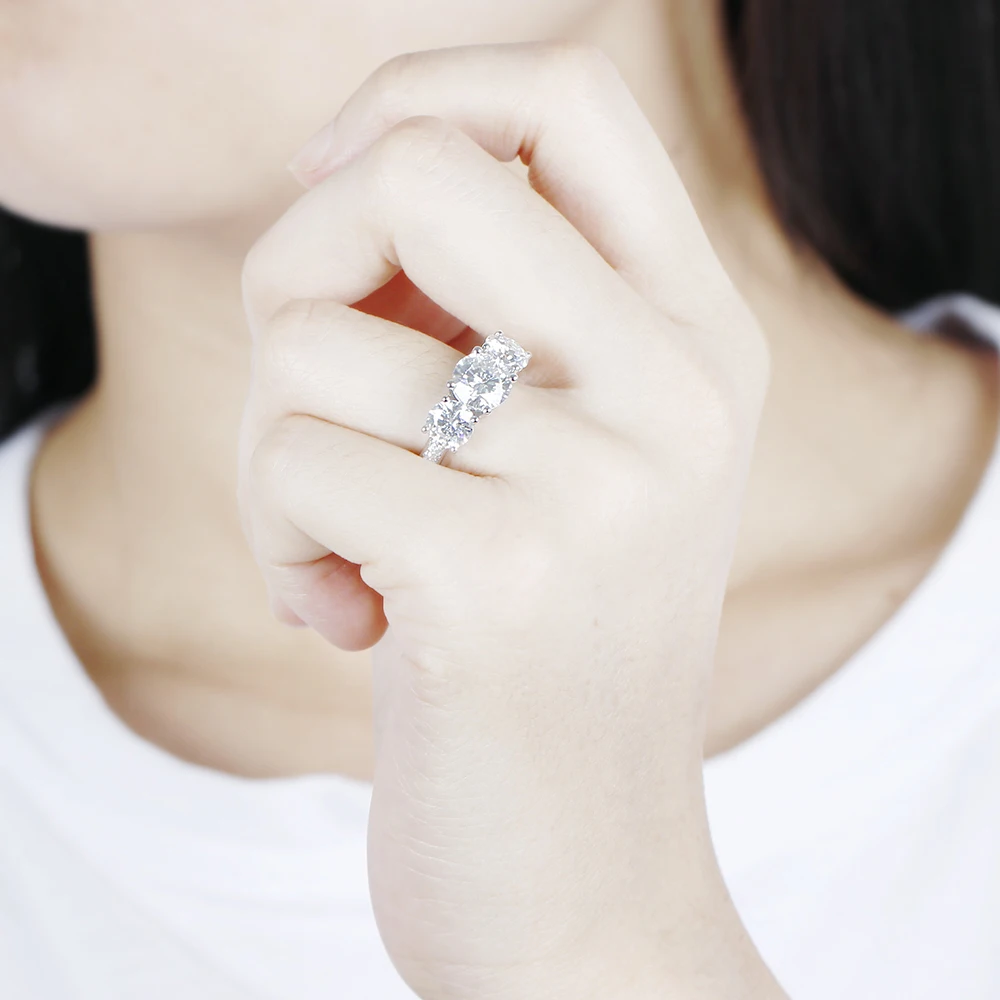 moissanite 3 stone emgagement ring (10)